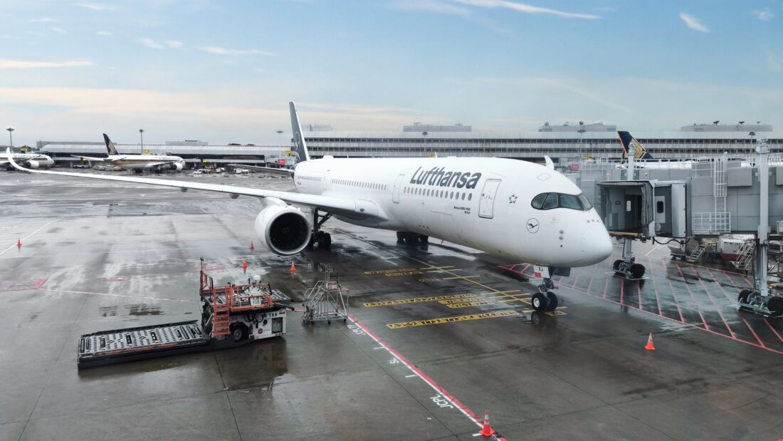 Lufthansa A350 in SIN
