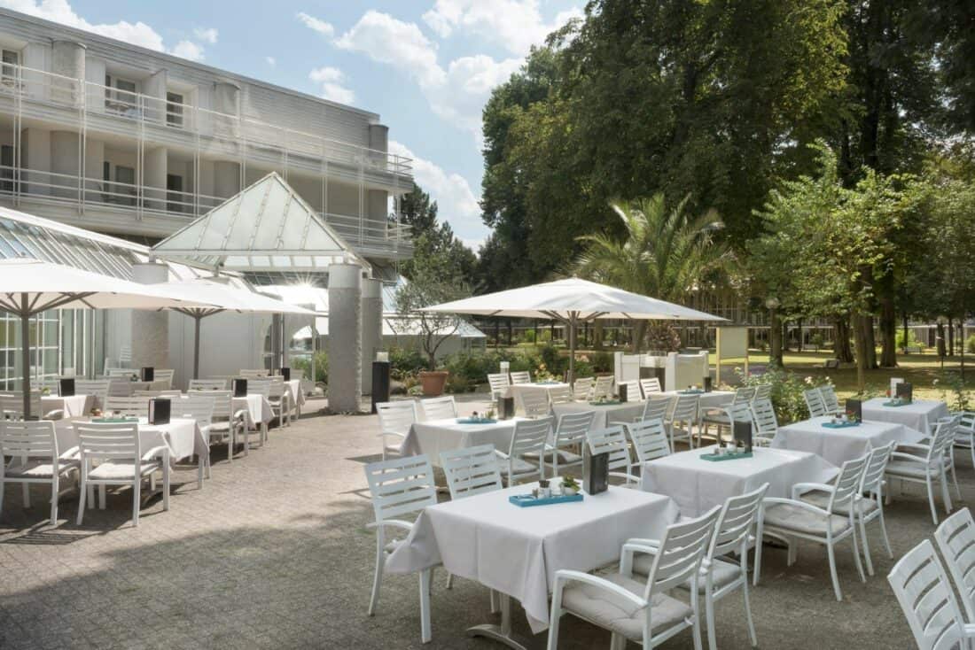 1 30060 Best Western Premier Parkhotel Bad Mergentheim Hotel Motive Gastronomie Terrasse Garten