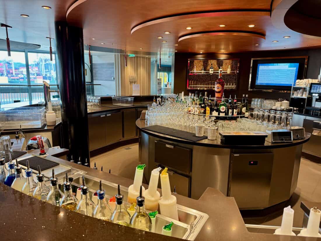 AIDAcosma Bar Atrium