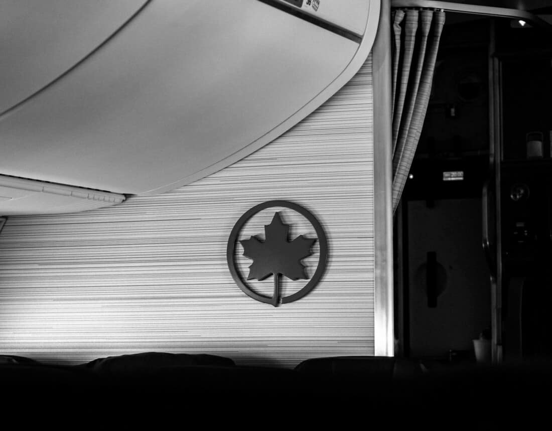 Air Canada Kabine Graustufen