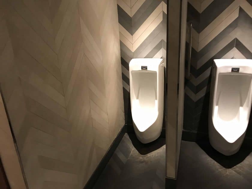 AmEx Lounge HKG Review Toilette 3
