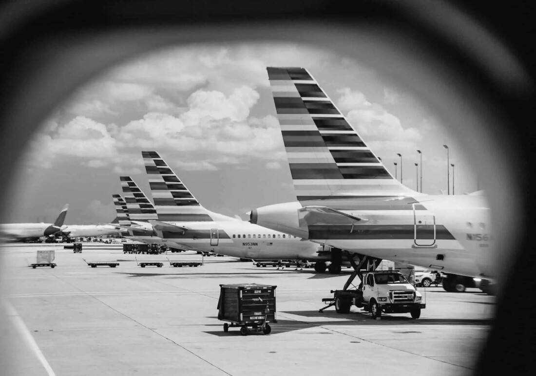 American Airlines Heckflossen graustufen