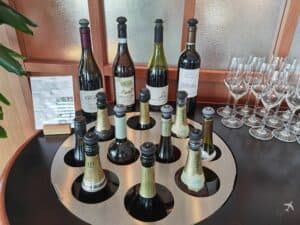 CX F Lounge LHR Champagner