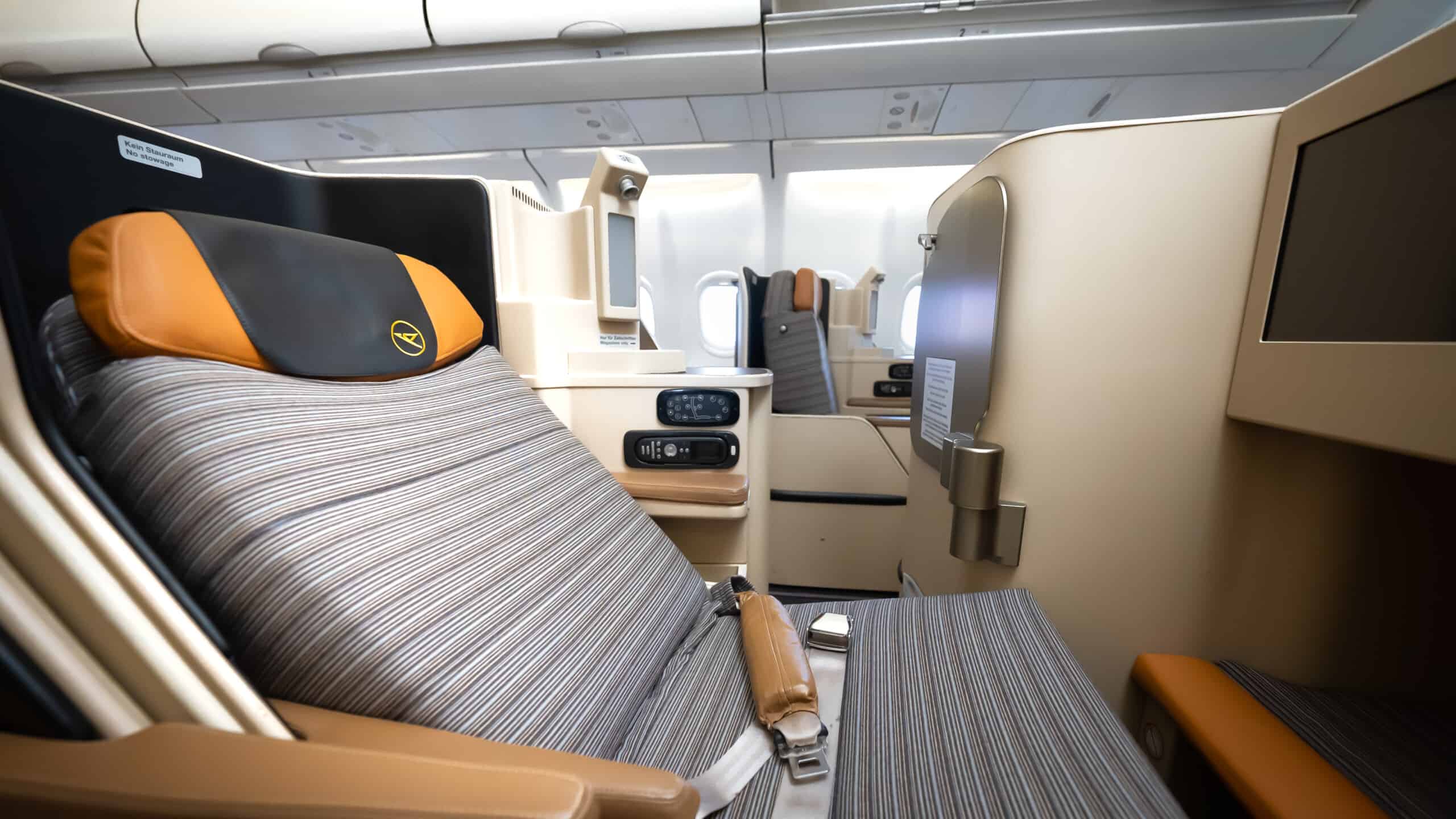 Condor Business Class Airbus A330 Sitz reclined