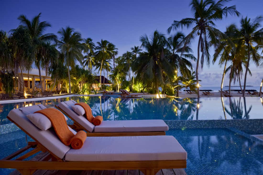 Dhigali Maledives Resort Poollandschaft