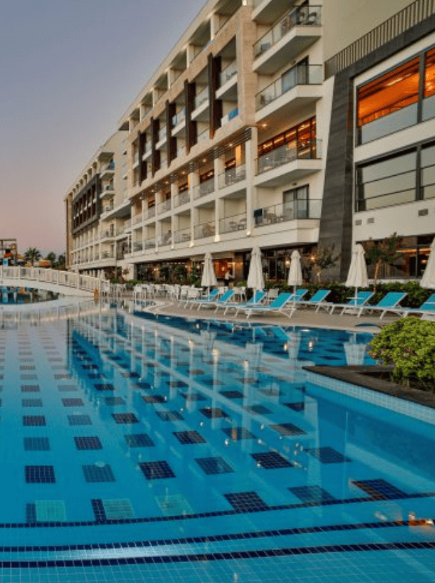 Diamond De Luxe Pool Day
