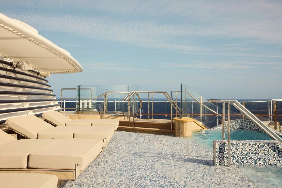 Explora I - Helios Pool und Bar