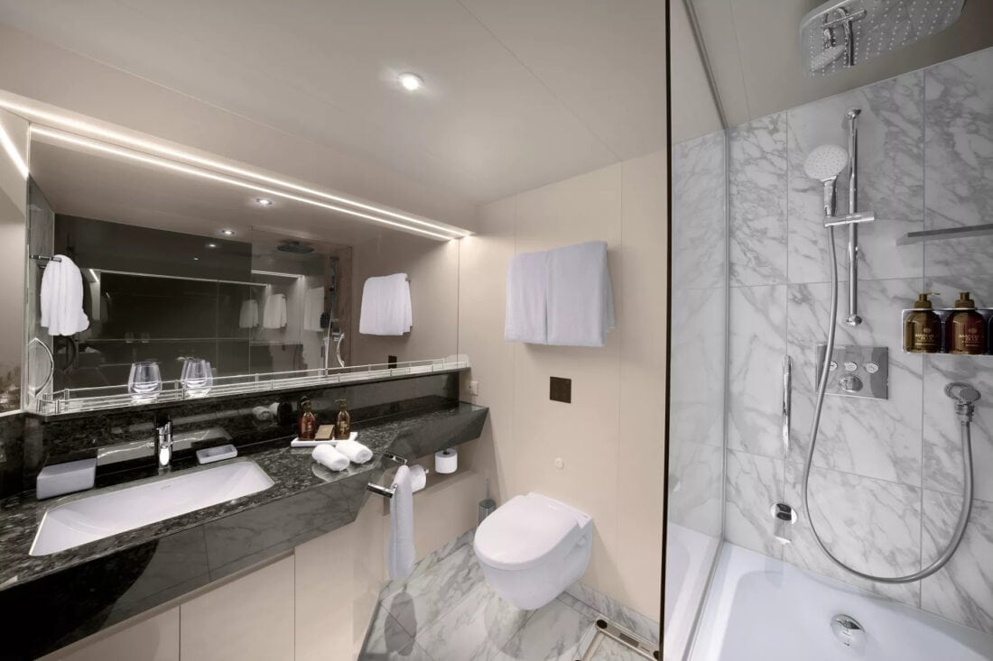 Explora IV - Bathroom