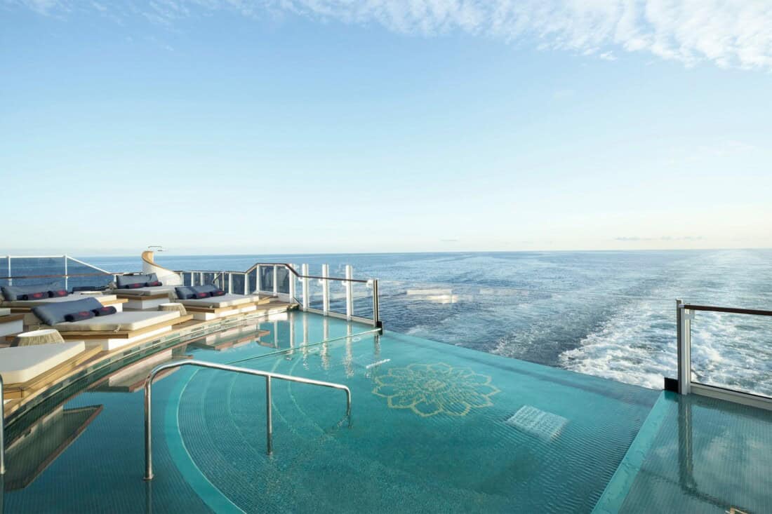 Explora Journeys - Pool am Heck