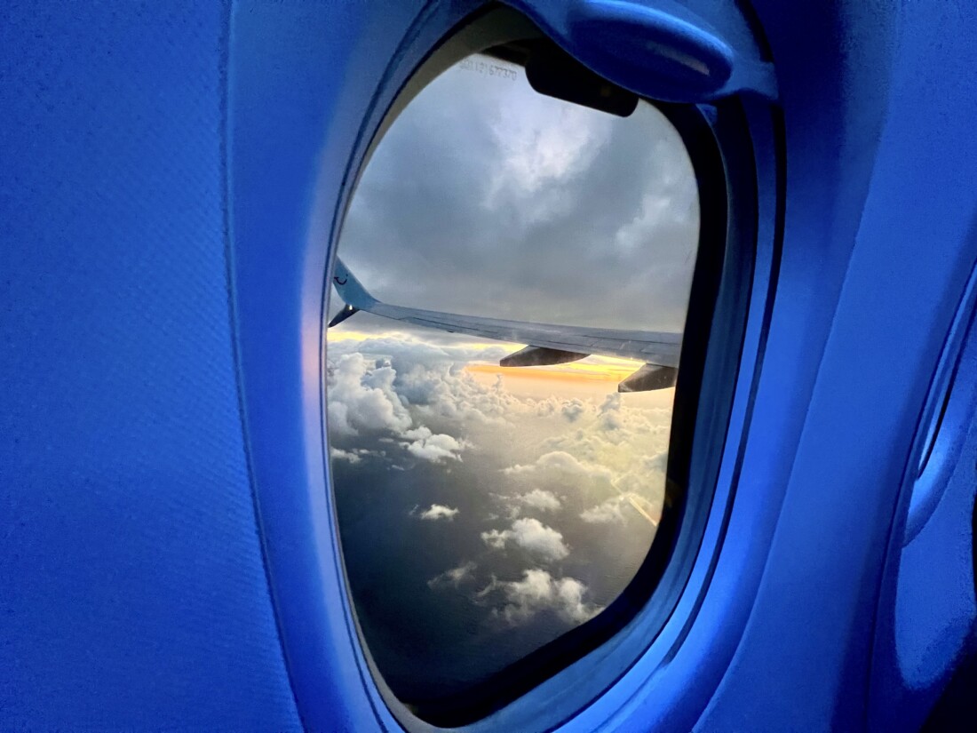 Flugzeug Fenster fliegen