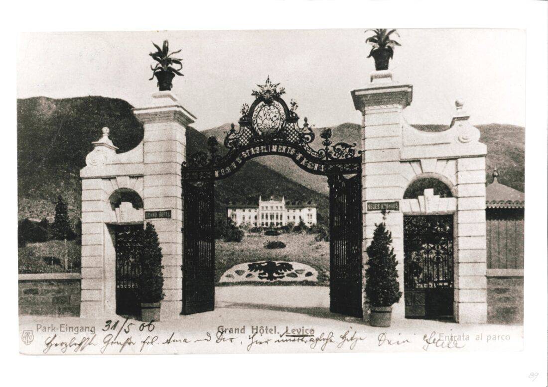 Grand Hotel Imperial Levico Terme Aussenansicht Geschichte Parkeingang 89 0001