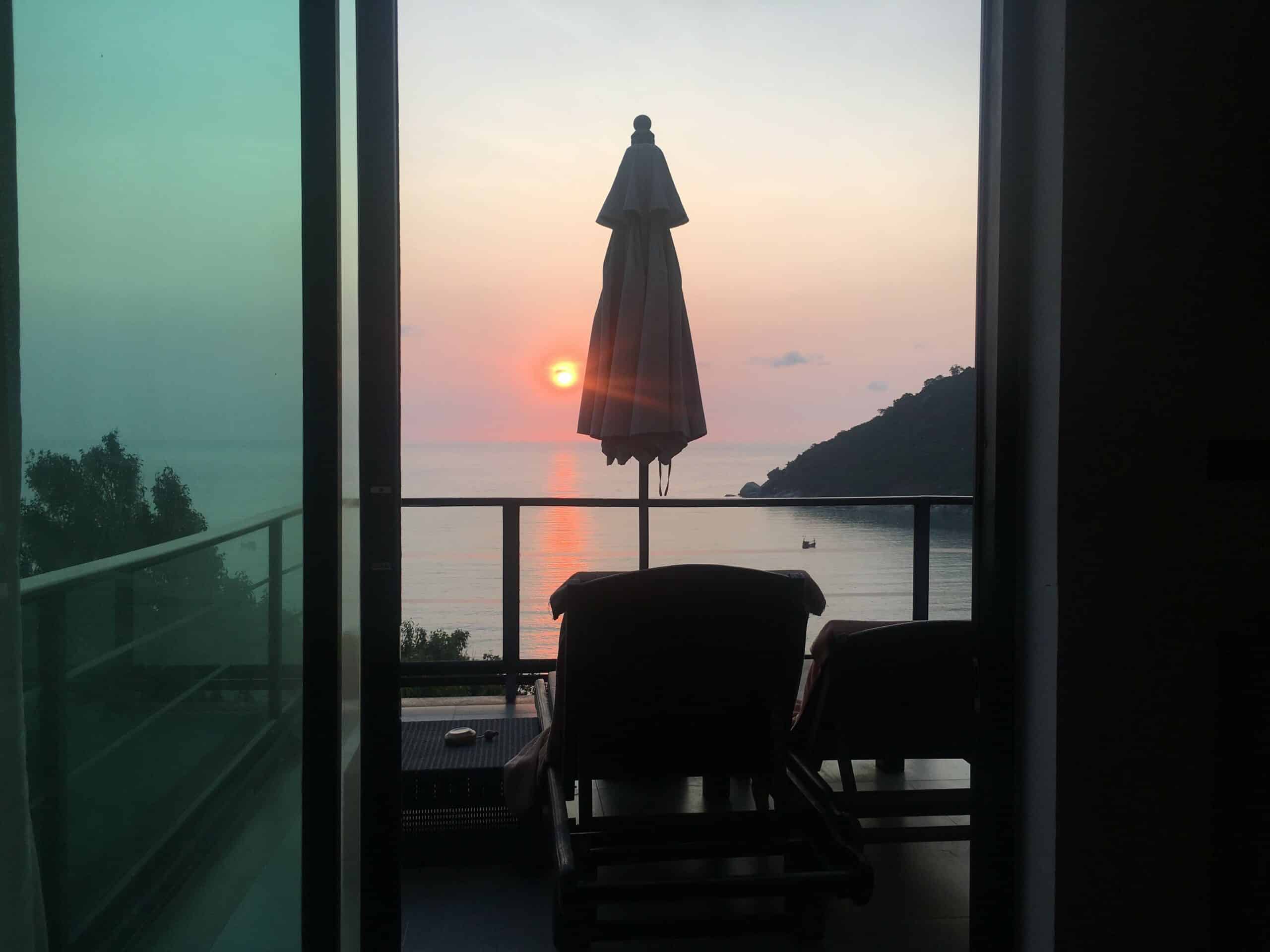 Panviman Resort Koh Phangan Jaccuzi Deluxe Zimmer Badezimmer Sonnenuntergang