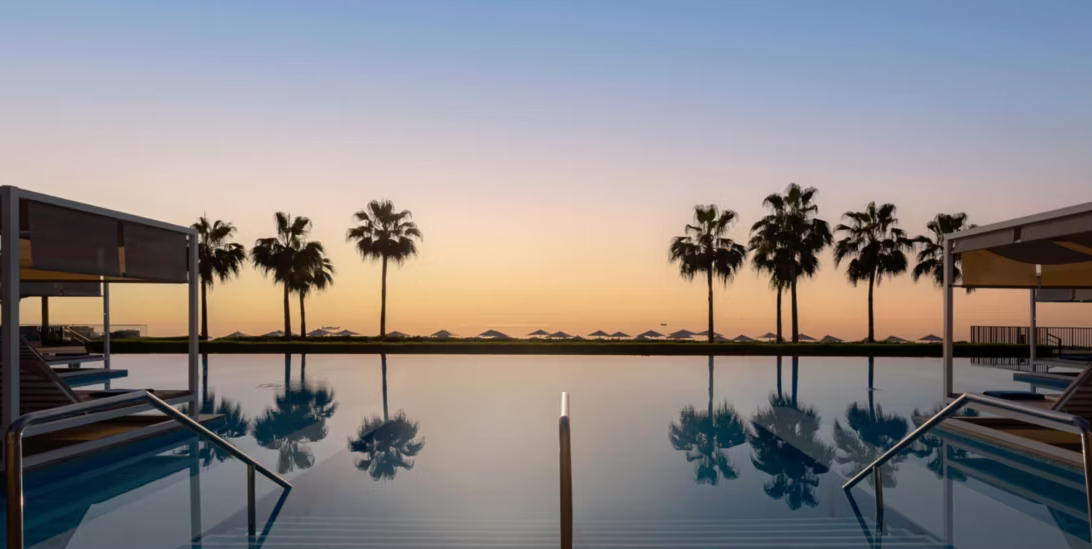 InterContinental fujairah pool am abend