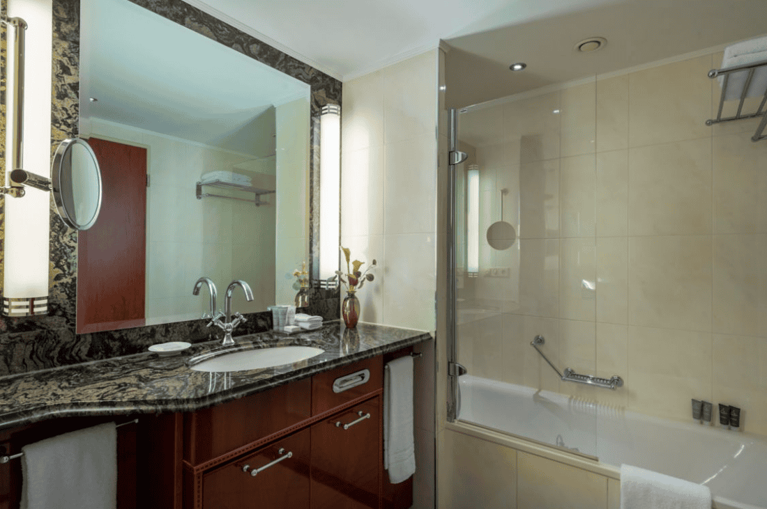 JW Marriott Berlin Bathroom