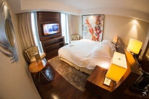 Jumeirah Hotel Frankfurt Deluxe Zimmer Schlafzimmer