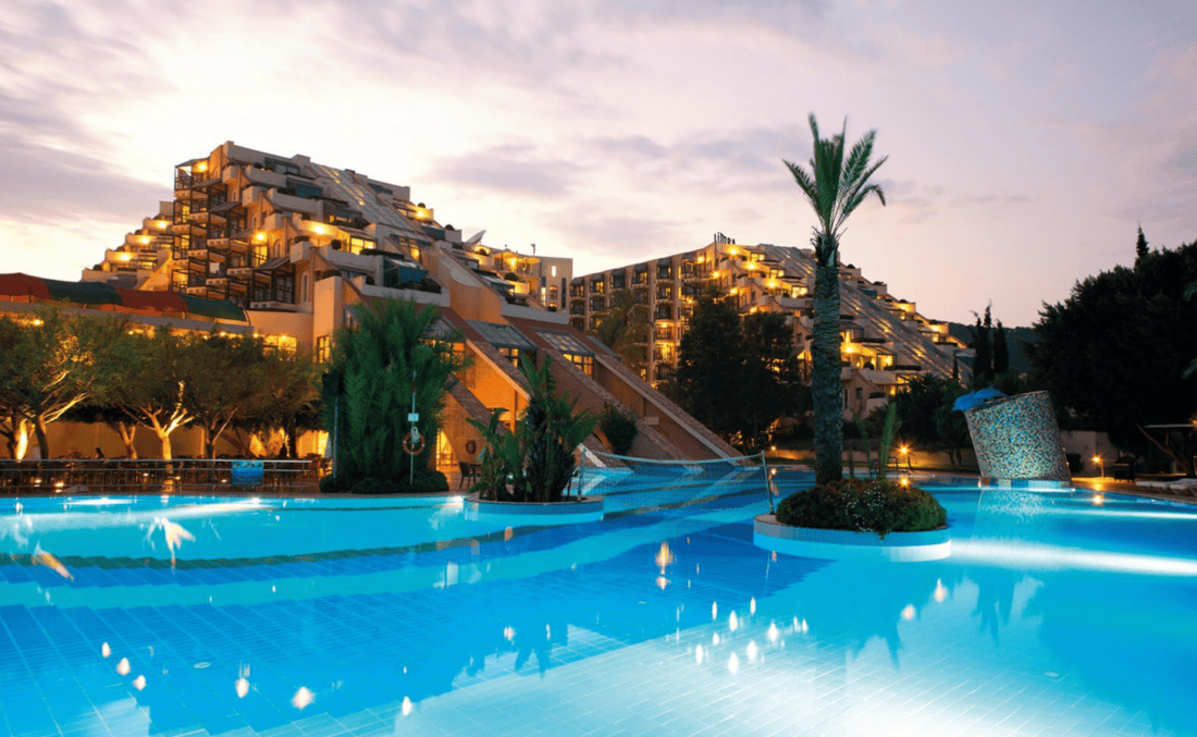 Limak Limra Hotel Pool und Gebauede