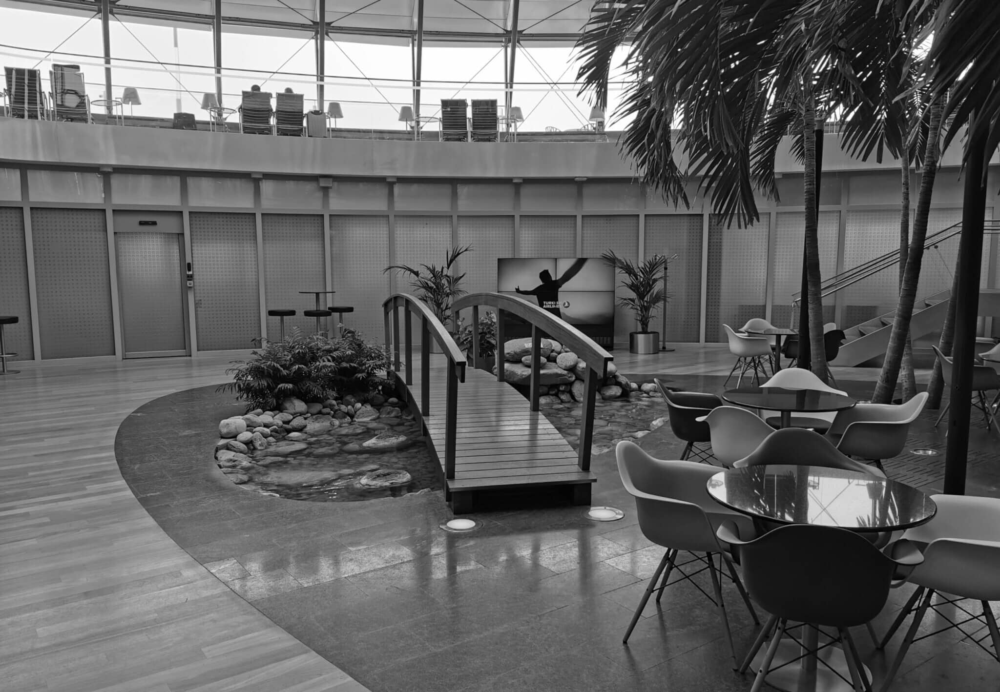 Lounge EuroAirport BSL graustufen
