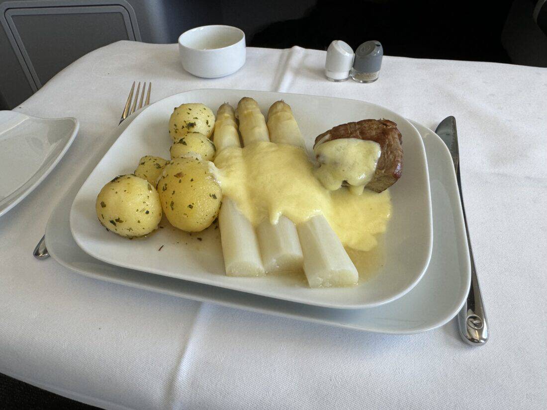Lufthansa Allegris Business Essen Hauptgang Spargel