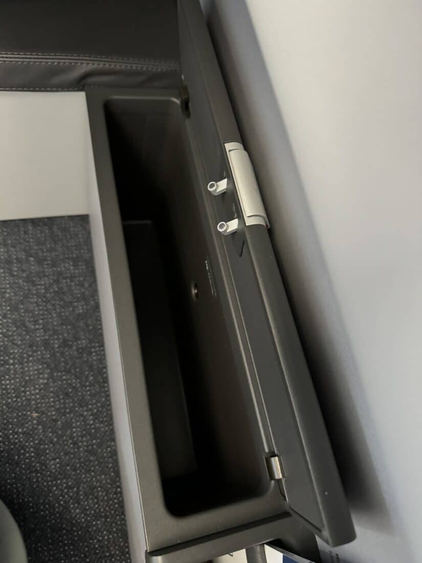 Lufthansa Allegris Business Suite Fenster Stauraum Fussraum