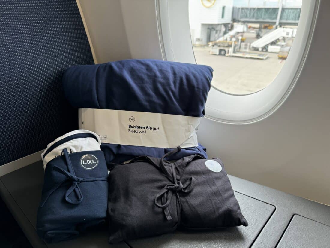 Lufthansa Allegris Business Suite Pyjama Decke