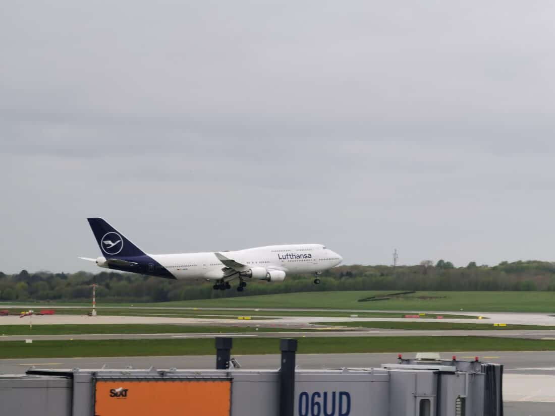 Lufthansa Boeing 747 HAM Landung