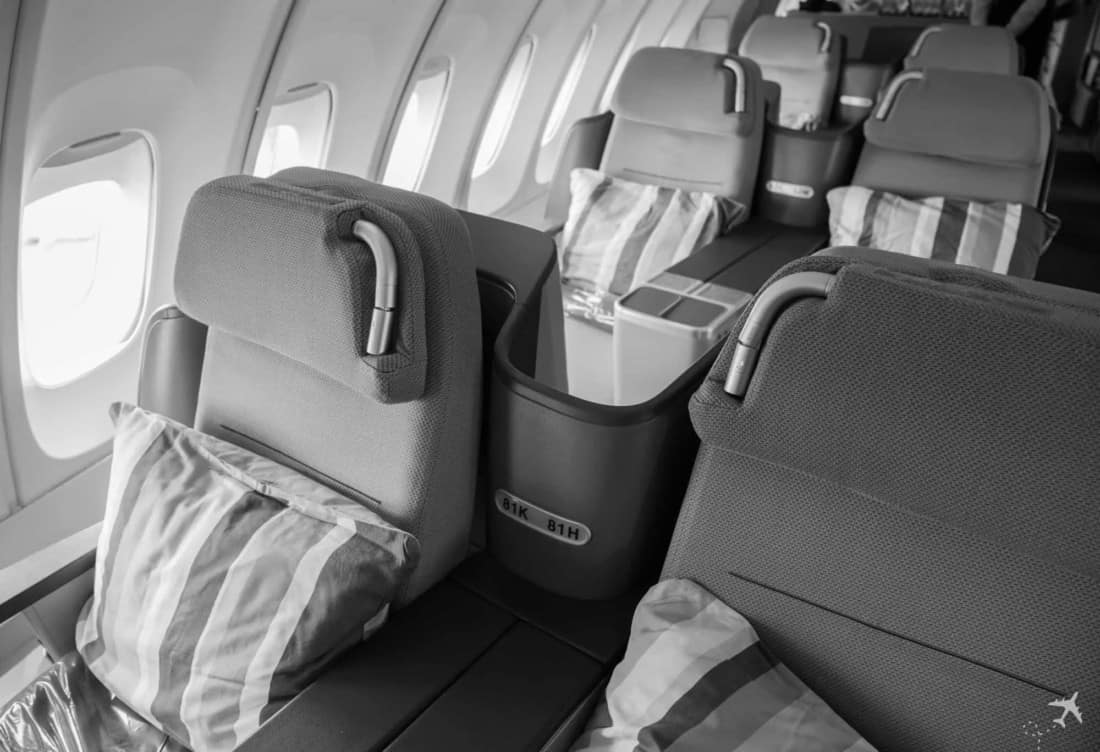Lufthansa Business Class Sitze Graustufen