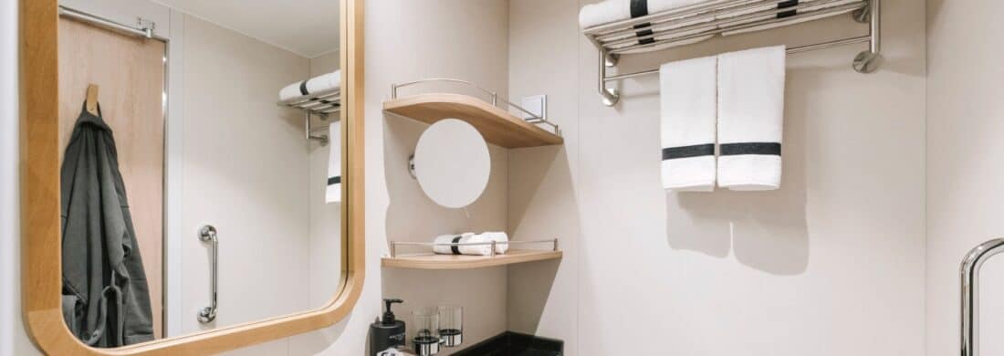 MS Fridtjof Nansen - Bathroom