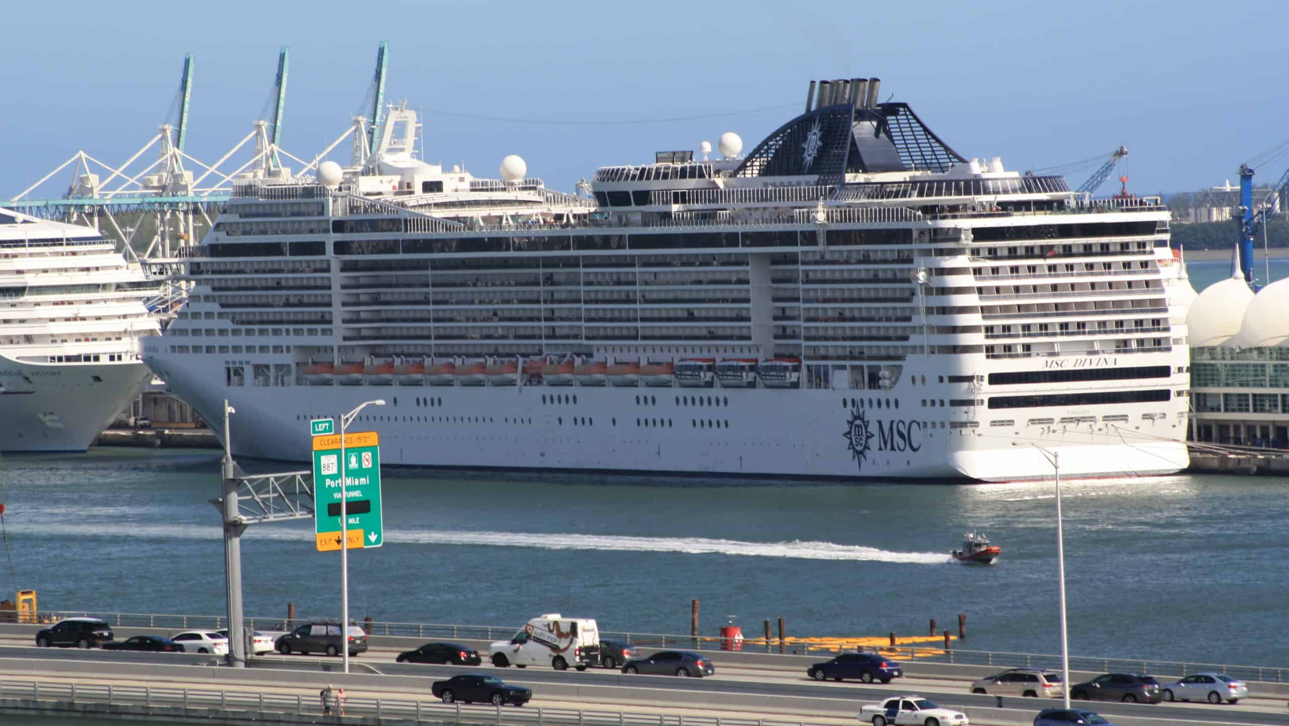 MSC Divina mit Port of Miami Schild 2