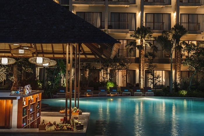 Mövenpick Bali Poolbar