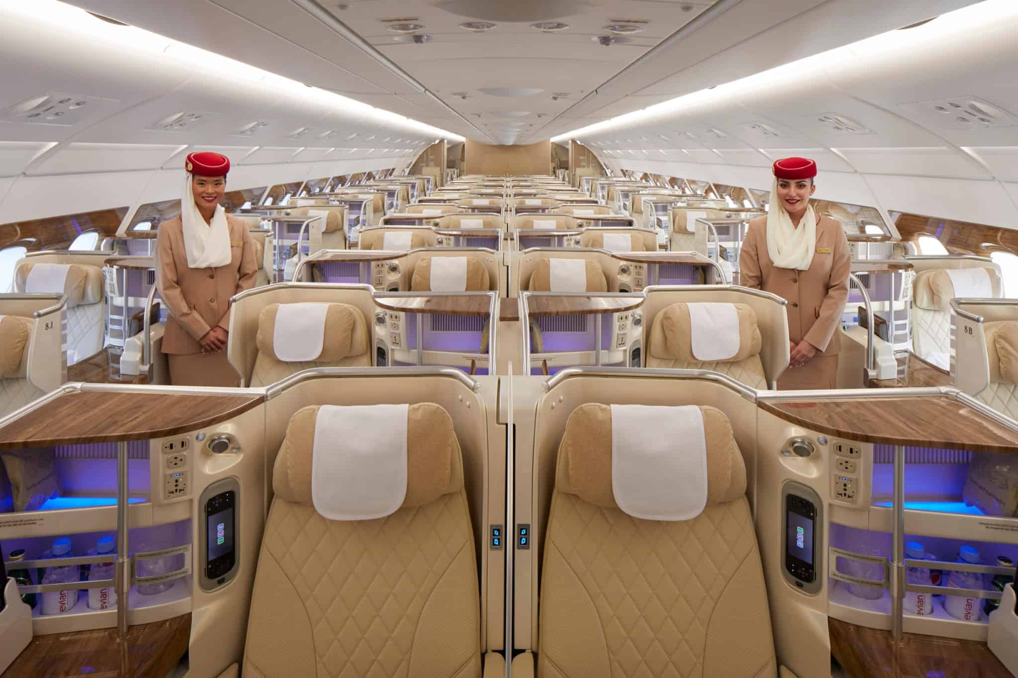 Авиарейсы в дубай. Airbus a380 Emirates салон. Эмирейтс Airbus a 380-800 Business. Аэробус а380 арабские эмираты. Emirates Airline a380 бизнес клас.