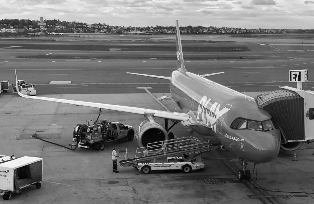 PLAY Airlines graustufen