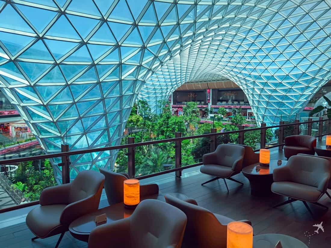 QR Al Mourjan Lounge DOH Garden Sitze Gartenblick