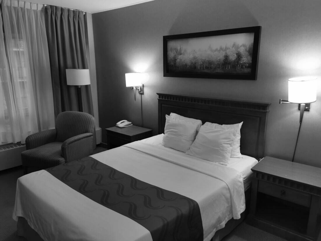 Quality Inn Montreal Choice Hotels Graustufen