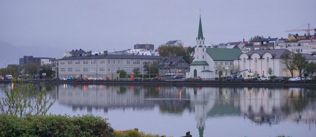 Reykjavik um kurz nach Mitternacht