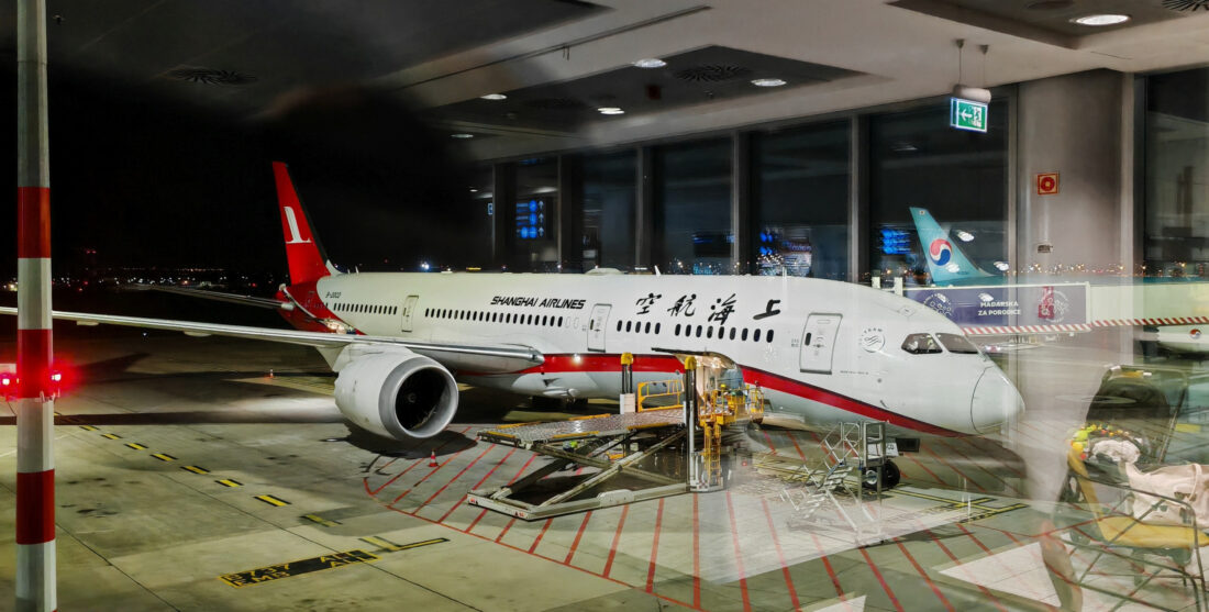 Shanghai Airlines Dreamliner