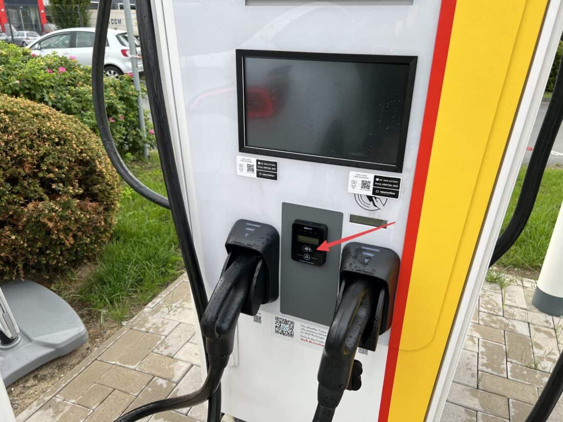 Shell Recharge Ladestation Display