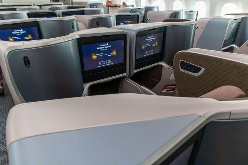 Singapore Airlines Boeing 787 10 Business Class Middle