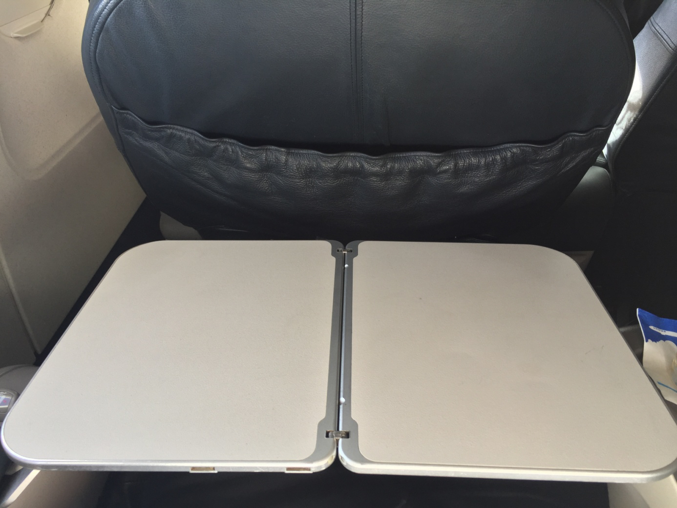 United Airlines Domestic First Class Tablett