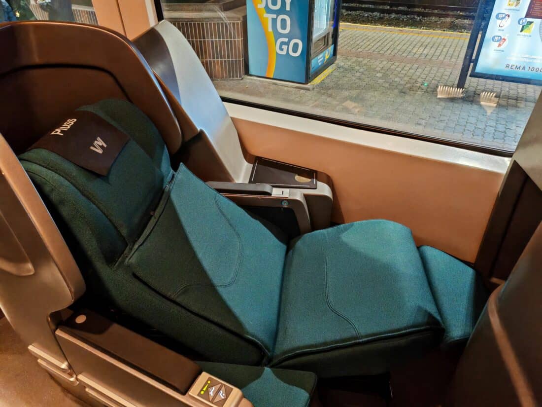 VY PlusNight OSL BGO Sitz Recline