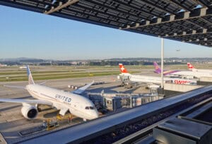 ZRH E Gates Aussicht Flugzeuge Vorfeld
