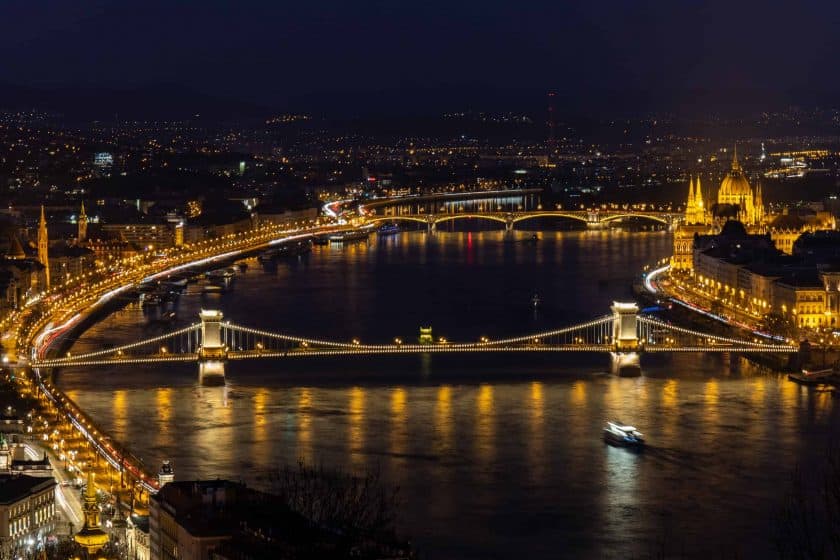 Budapest Panorama Nacht Kettenbrücke Palarment