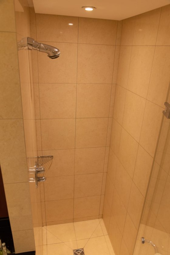 hilton warsaw room bathroom shower