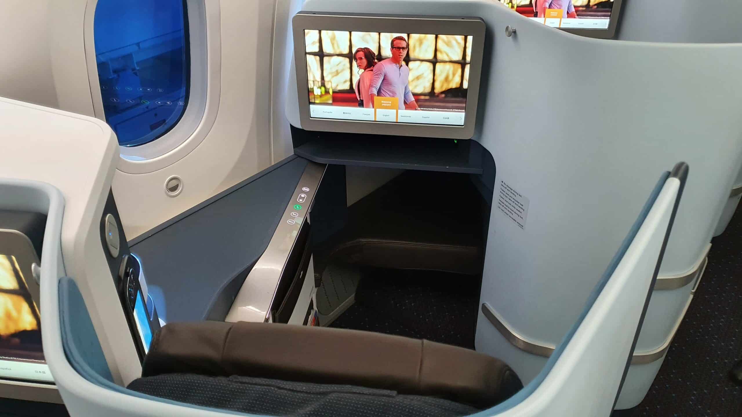 Review Of Klms World Business Class In The Boeing 787 10 From Atlanta