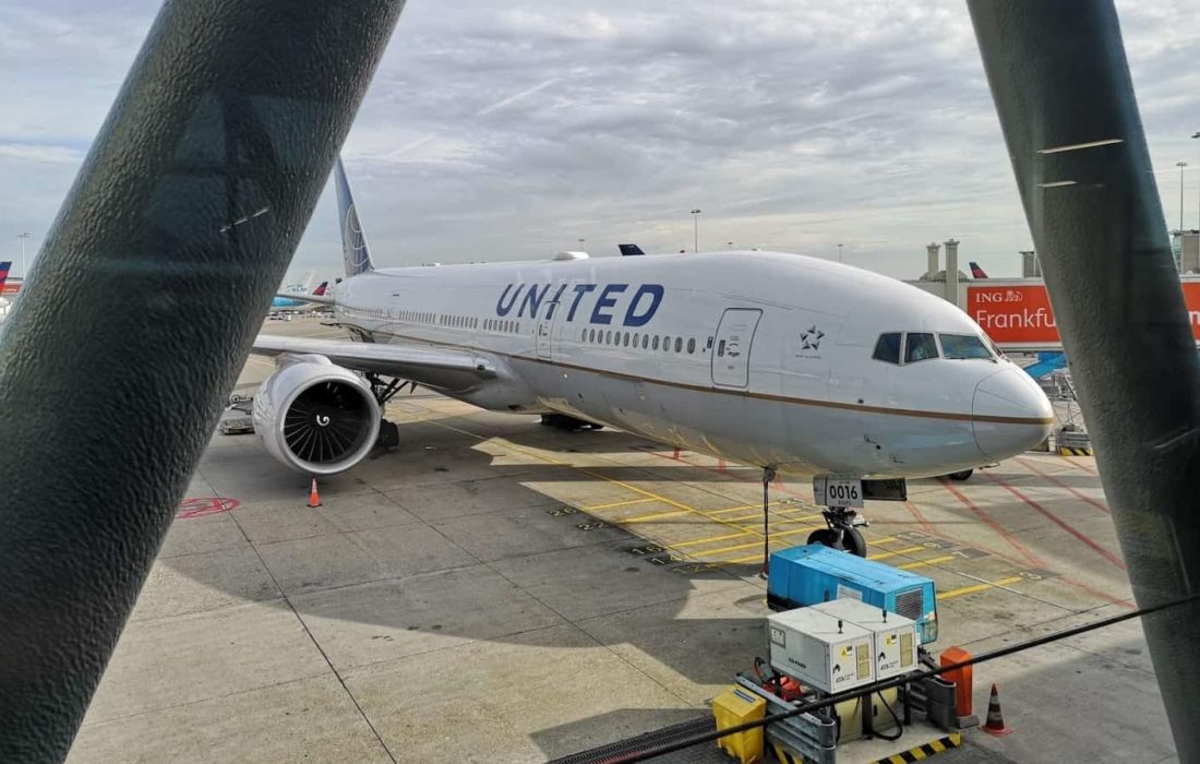 United Boeing 777 AMS