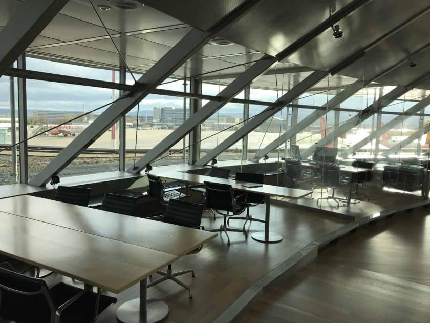 Bewertung Basel EuroAirport Skyview Lounge Arbeitsplaetze 2