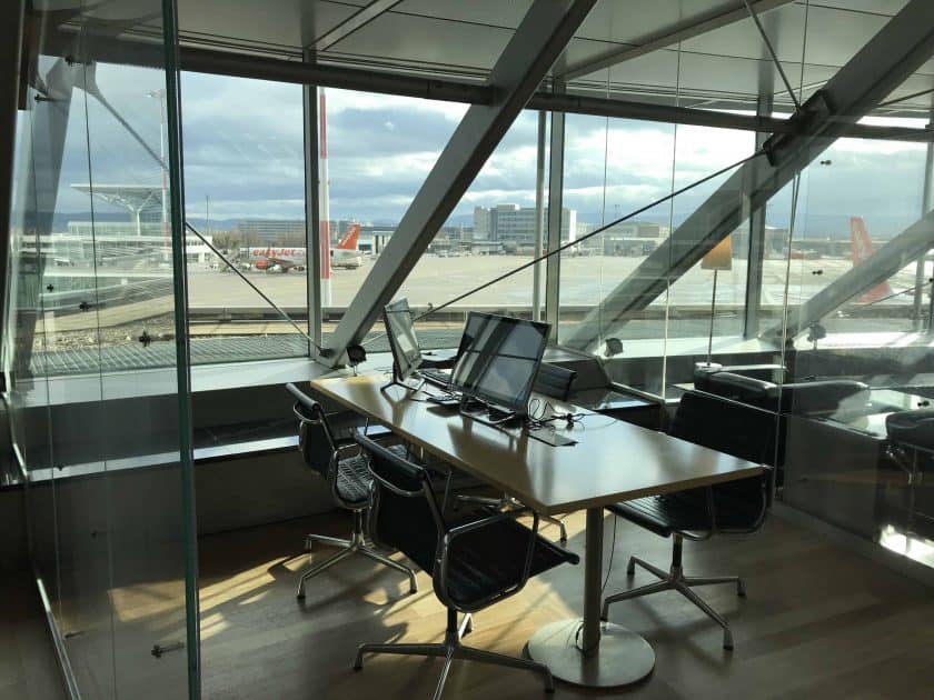 Bewertung Basel EuroAirport Skyview Lounge Arbeitsplaetze