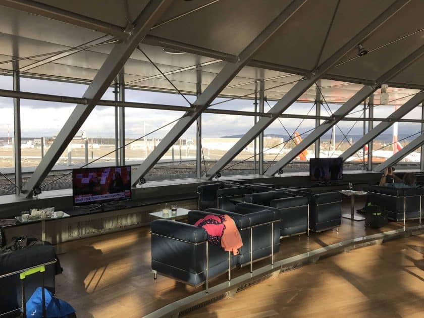 Bewertung Basel EuroAirport Skyview Lounge Aussicht aufs Rollfeld