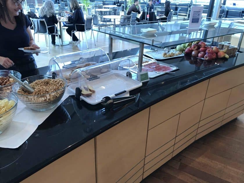 Bewertung Basel EuroAirport Skyview Lounge Snacks